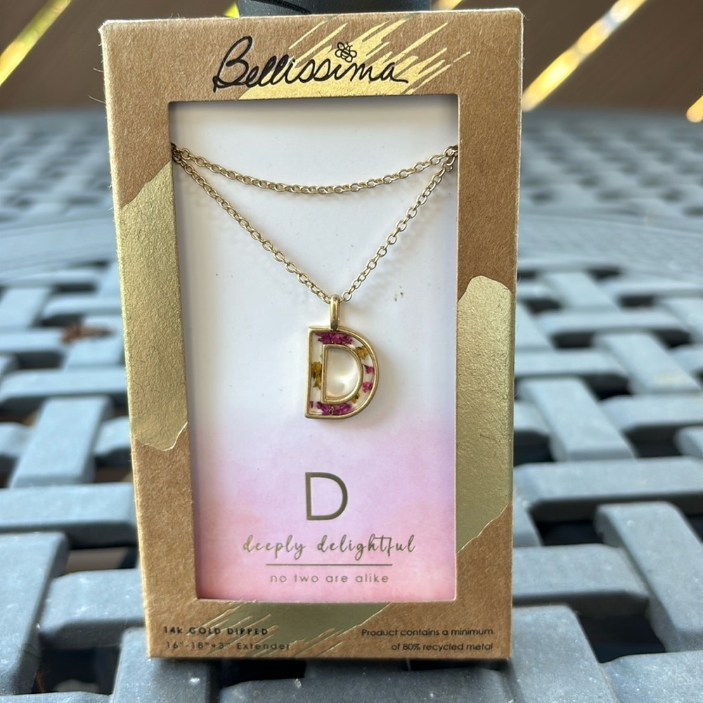 ⭐️NWT Necklace “D”